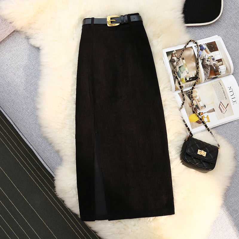 Elegance in Black: Hebe&Eos Vintage Midi Skirt