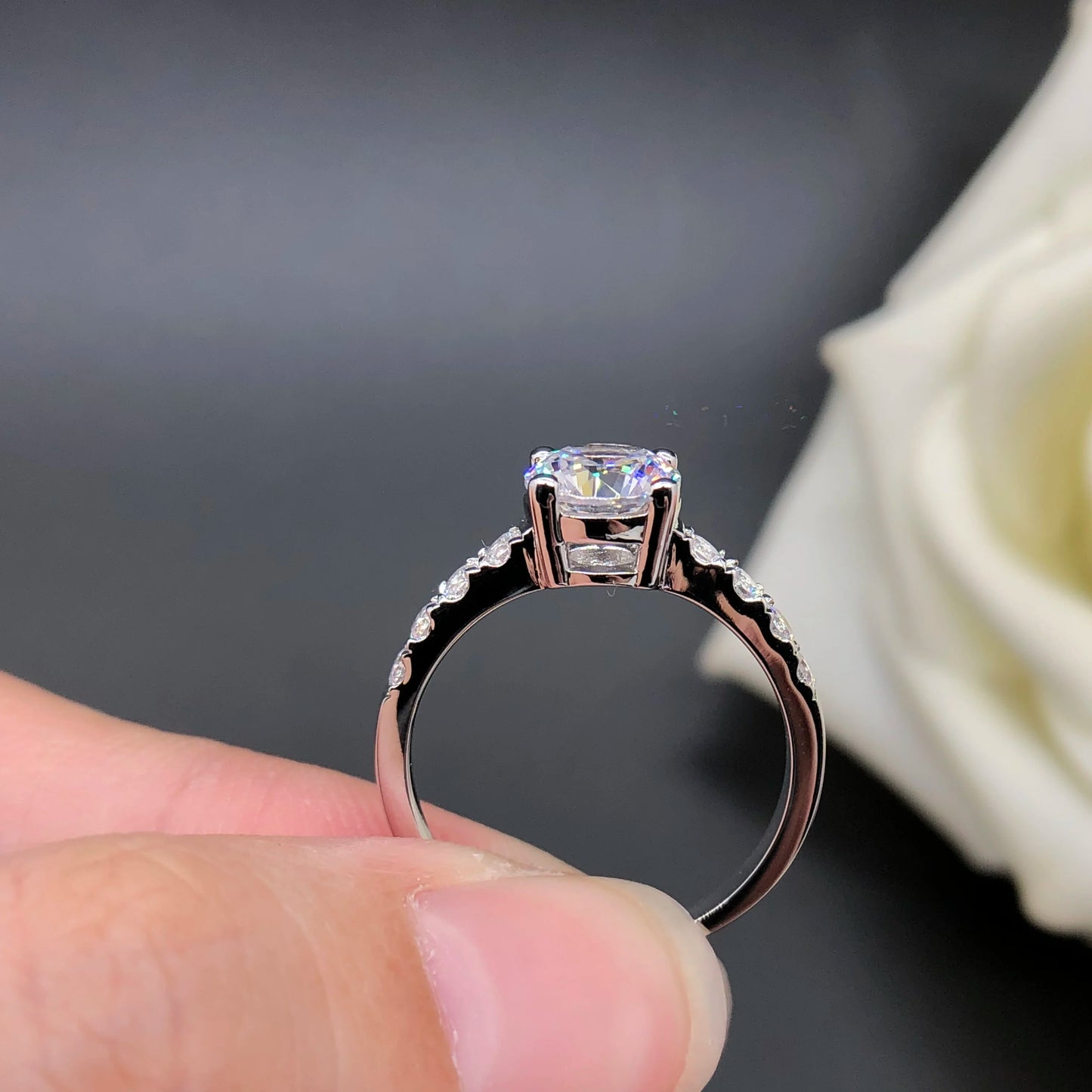 Timeless Elegance: 18K White Gold 1Ct Moissanite Wedding Ring